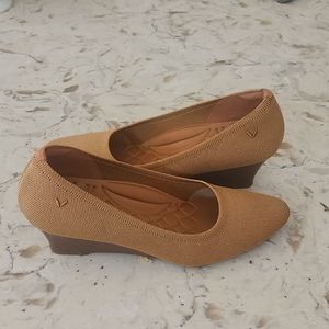 Vivaia Aria Pro nutmeg wedge heels